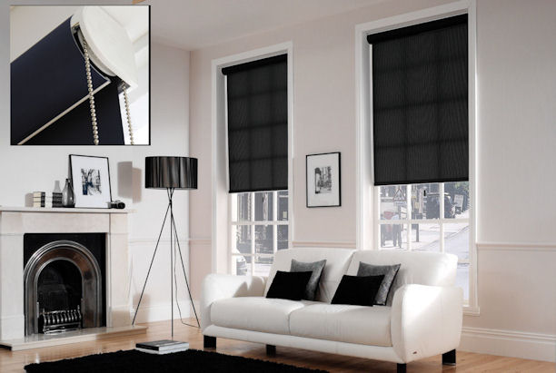 Reminiscent roller blind with cassette box and fabric fascia